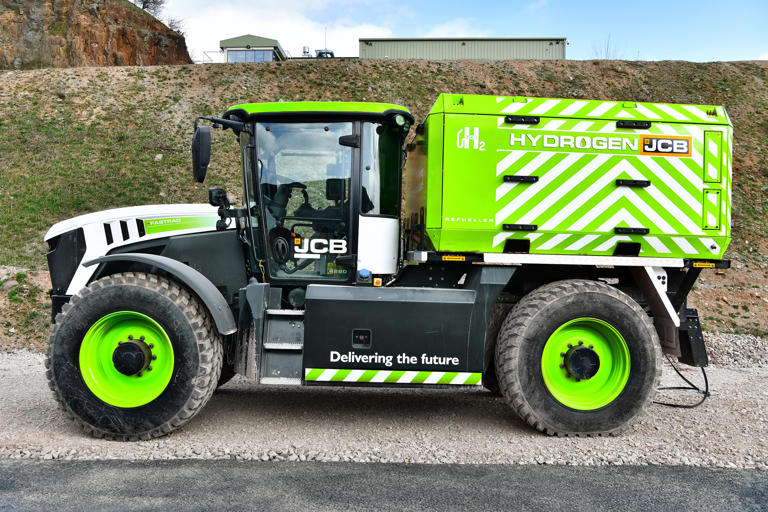 Refuler Wraps come off Hydrogen Refueller