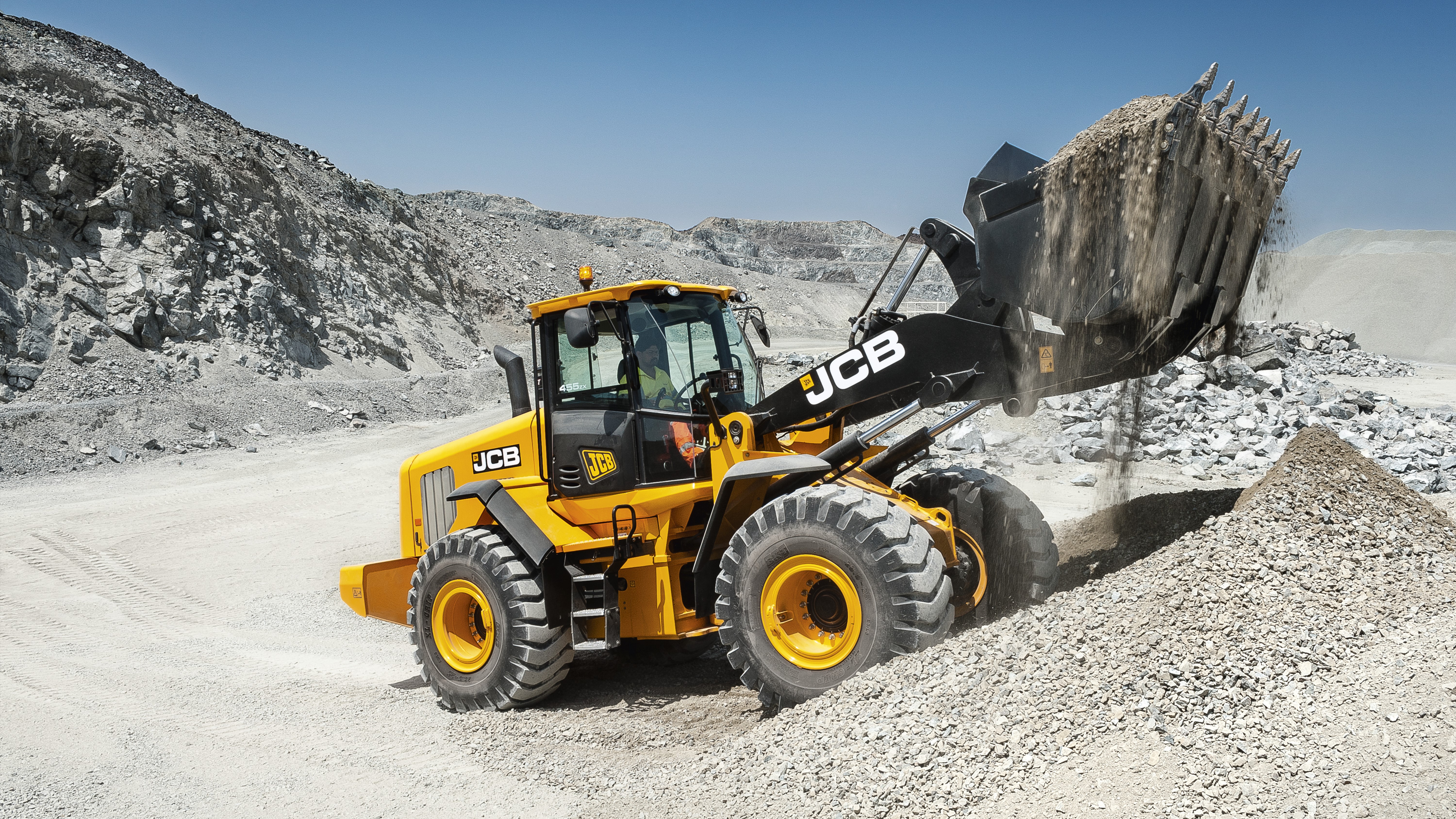 5735335925_50101.jpg?width=